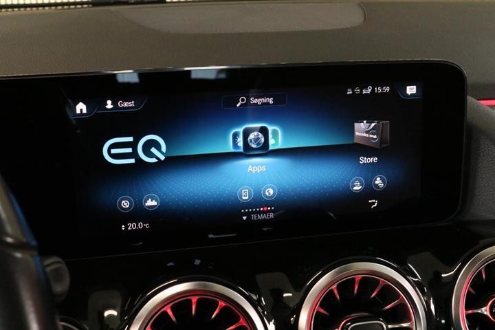 Blå Mercedes EQA250 fra 2021