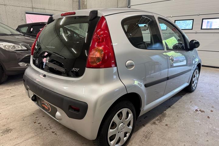 undefined Peugeot 107 fra 2010