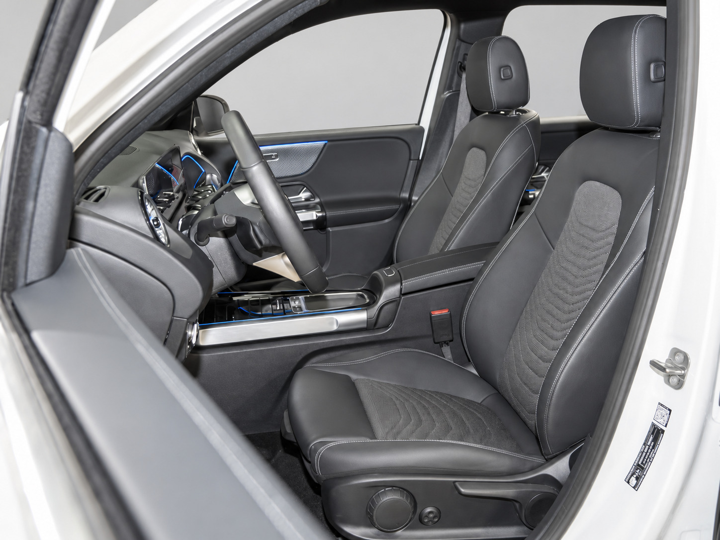 Hvid Mercedes EQB250+ fra 2025