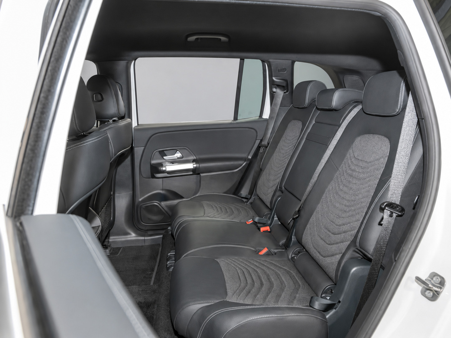 Hvid Mercedes EQB250+ fra 2025