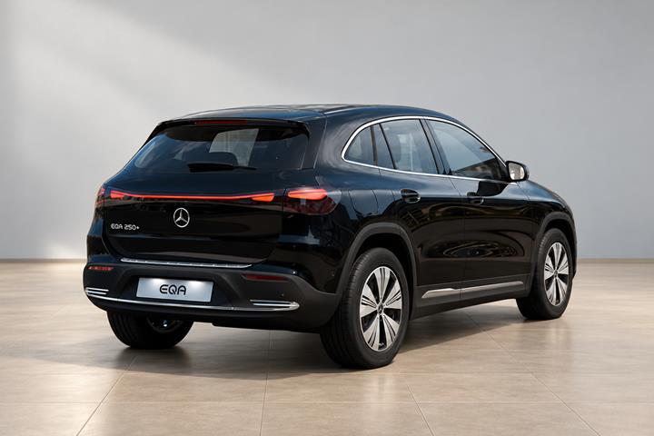 Sort Mercedes EQA250+ fra 2025