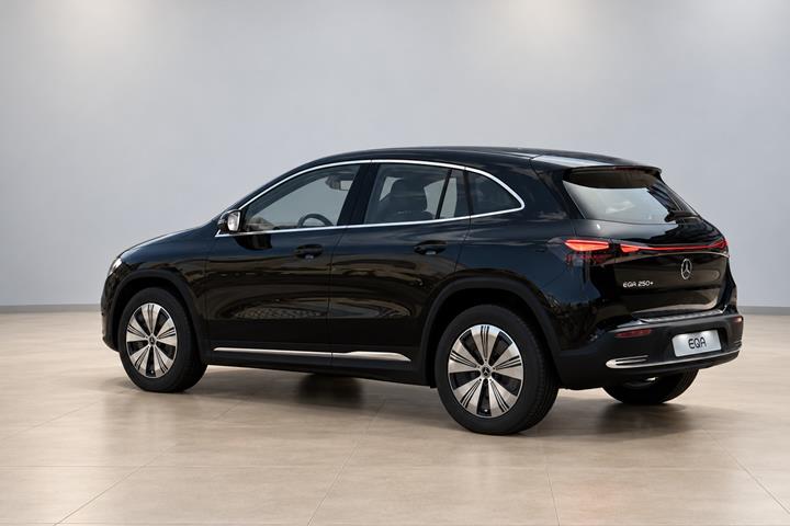Sort Mercedes EQA250+ fra 2025