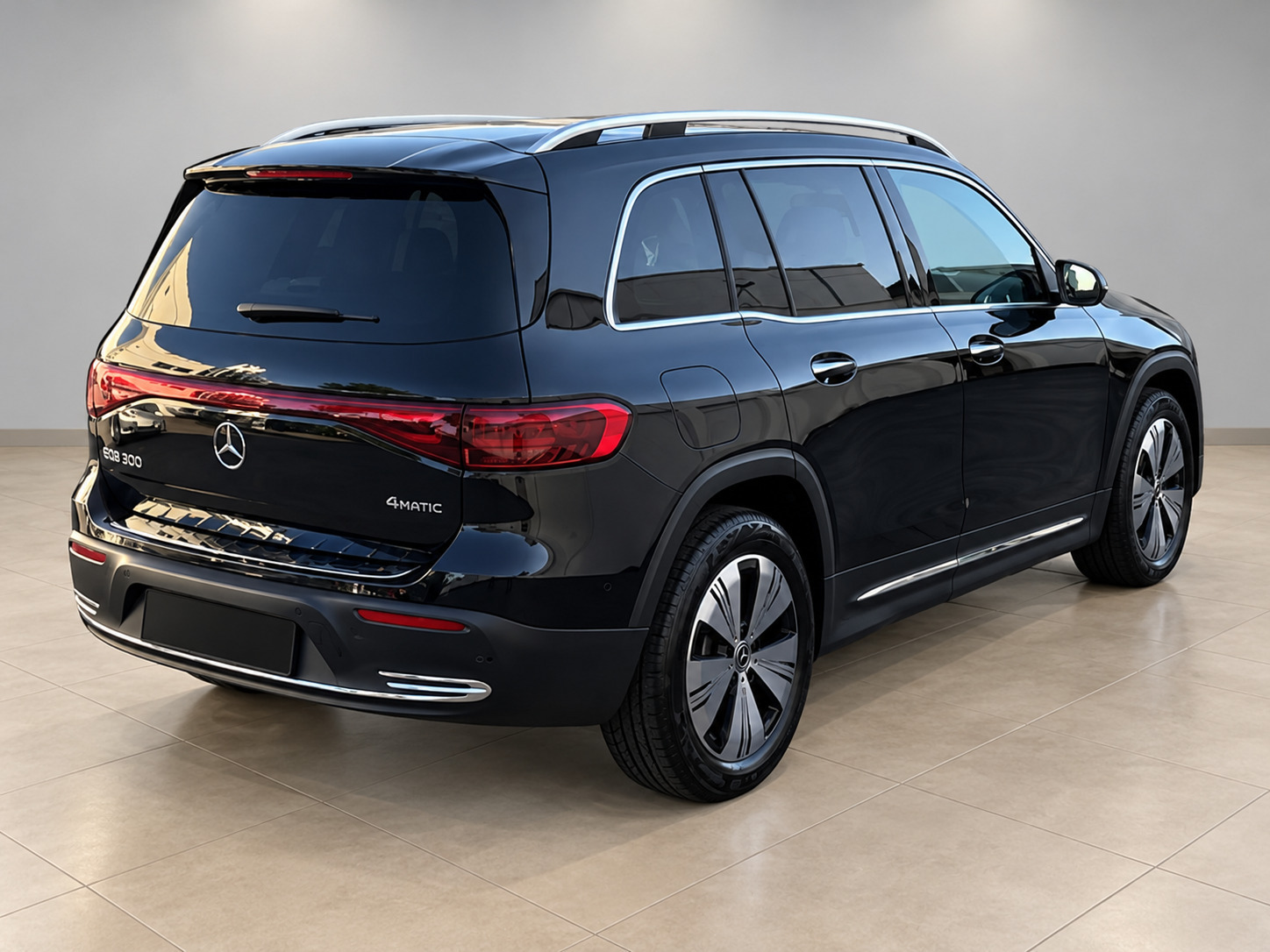 Sort Mercedes EQB300 fra 2025