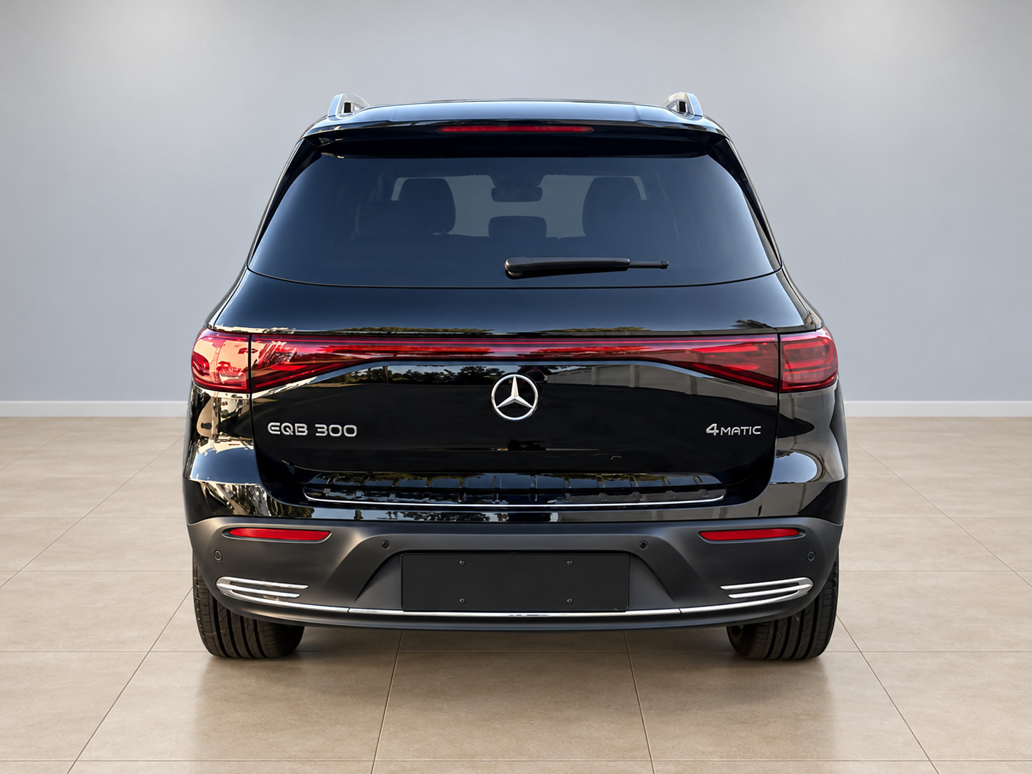 Sort Mercedes EQB300 fra 2025