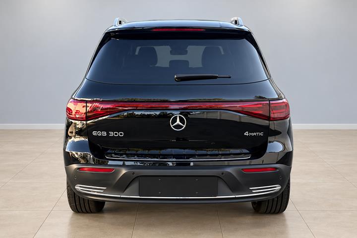 Sort Mercedes EQB300 fra 2025