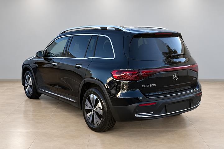 Sort Mercedes EQB300 fra 2025