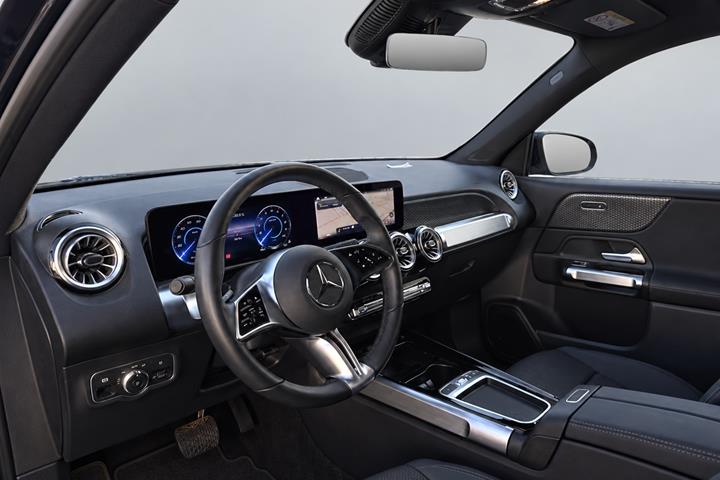 Sort Mercedes EQB300 fra 2025
