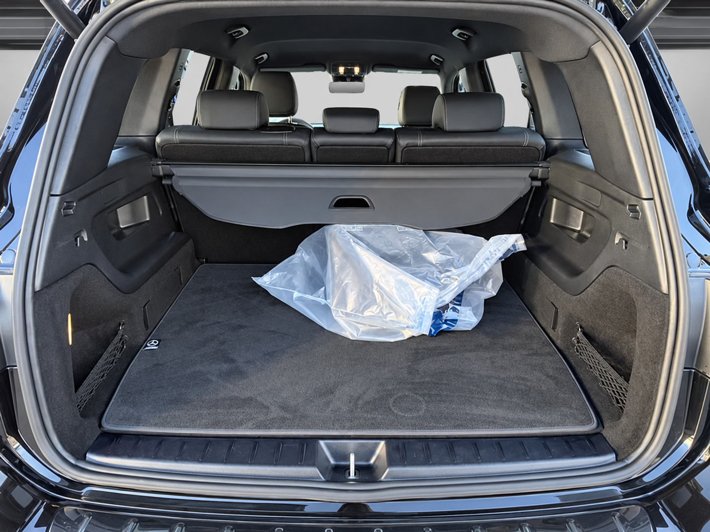 Sort Mercedes EQB300 fra 2025