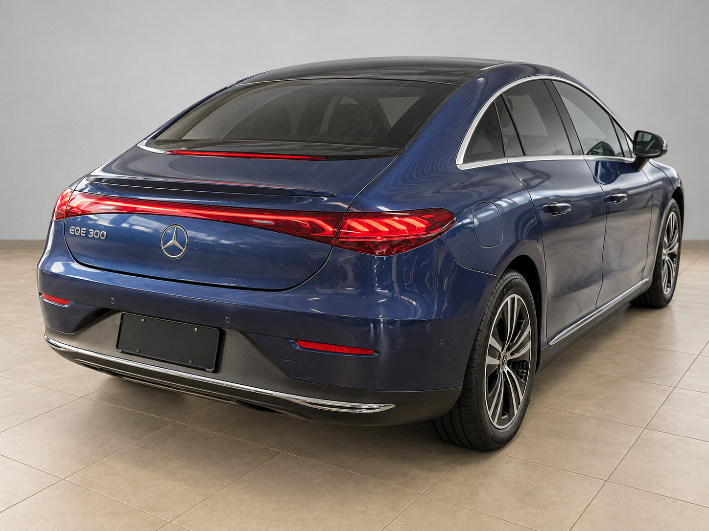 Blå Mercedes EQE300 fra 2025