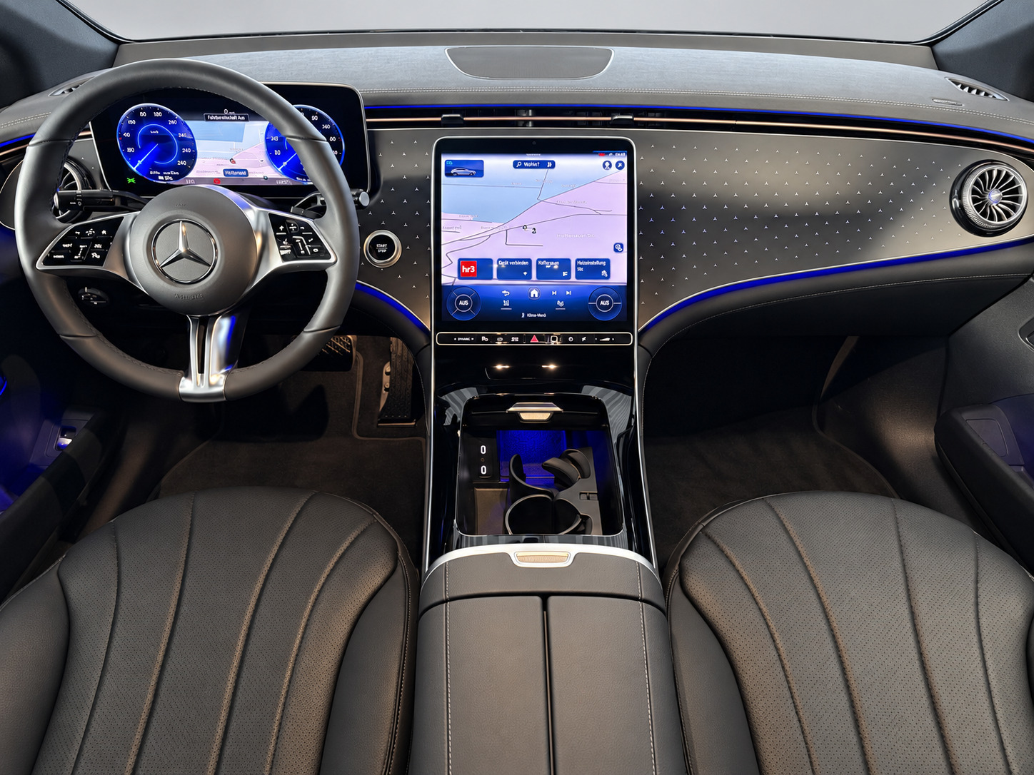 Blå Mercedes EQE300 fra 2025