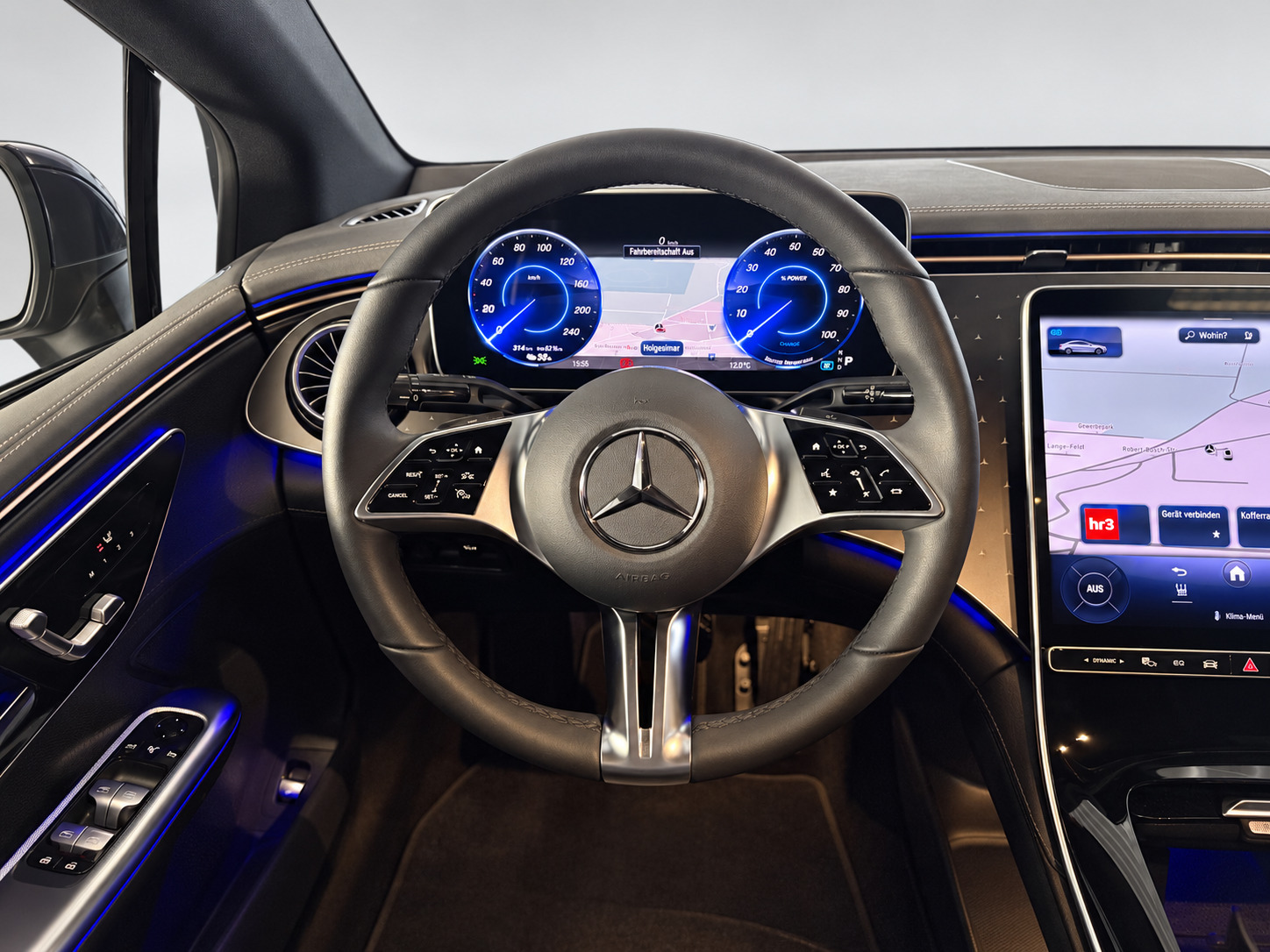 Blå Mercedes EQE300 fra 2025