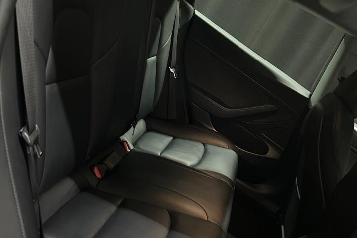 Hvid Tesla Model 3 fra 2022