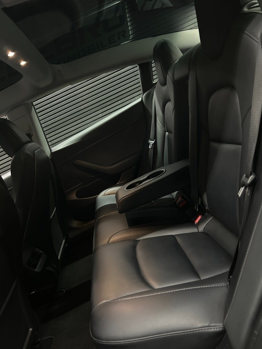 Hvid Tesla Model 3 fra 2022
