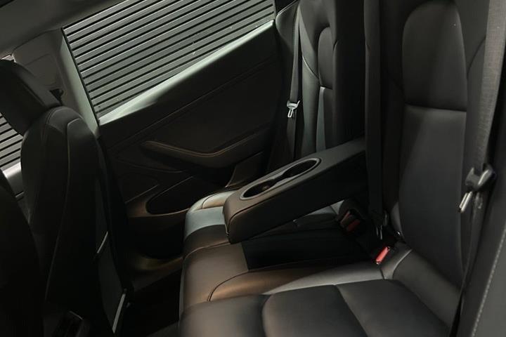 Hvid Tesla Model 3 fra 2022