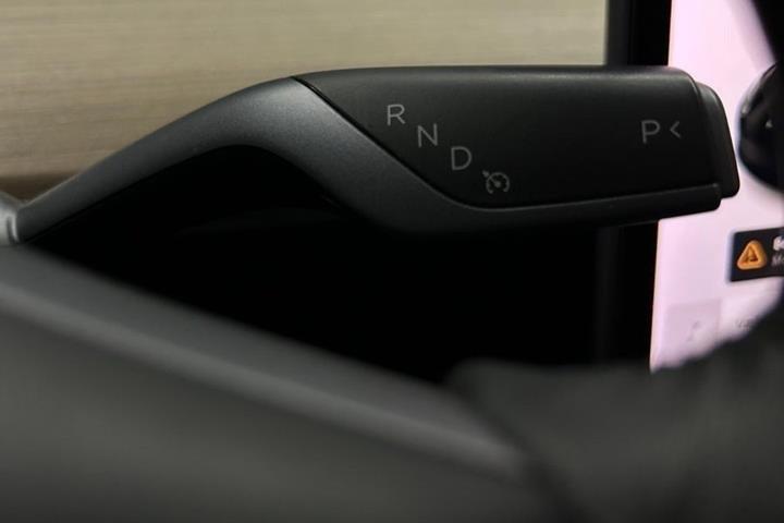 Hvid Tesla Model 3 fra 2022
