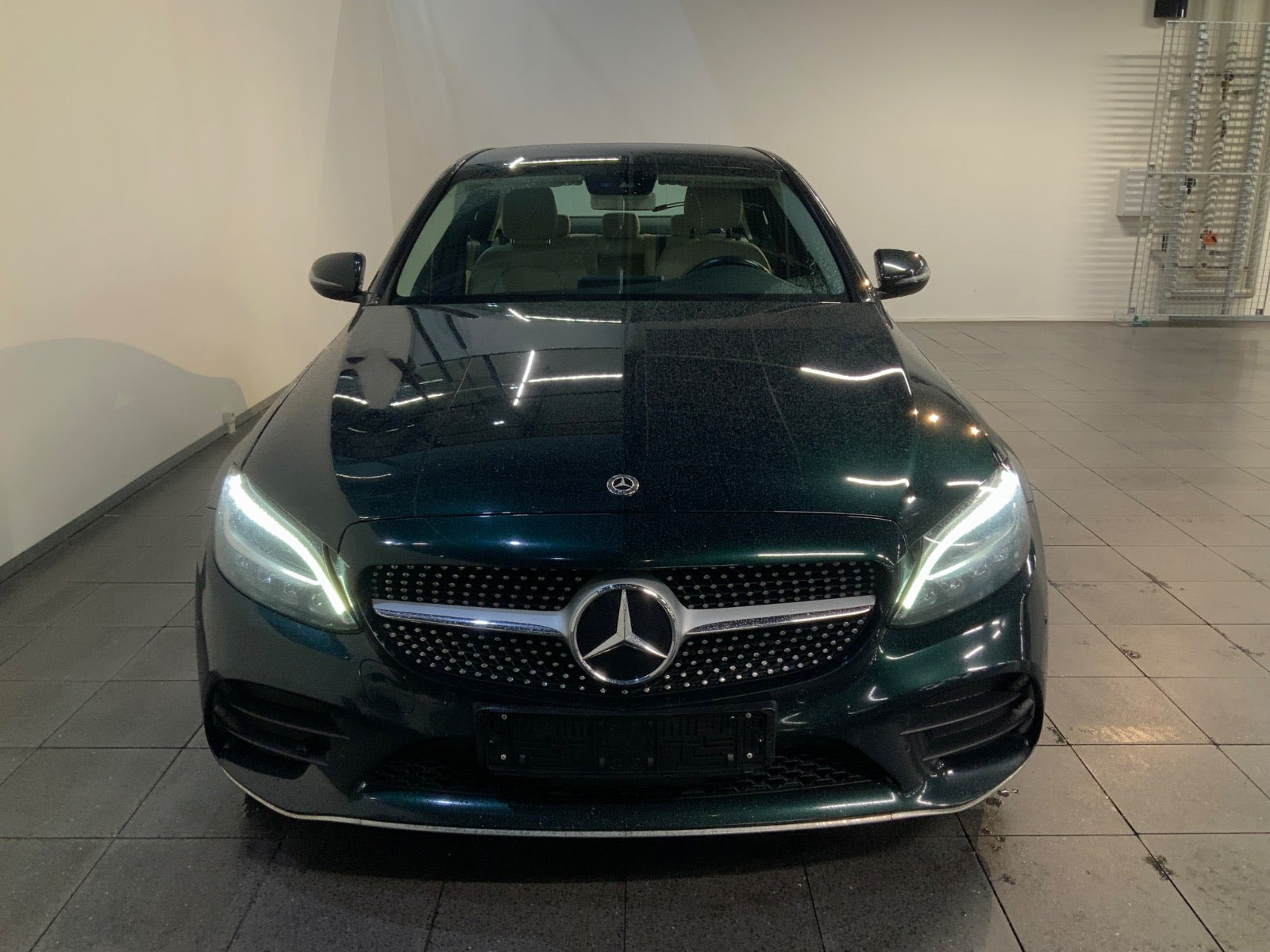Grøn Mercedes C220 d fra 2019