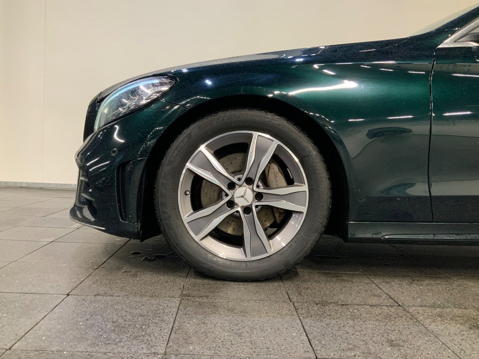 Grøn Mercedes C220 d fra 2019