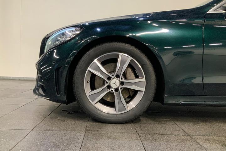 Grøn Mercedes C220 d fra 2019