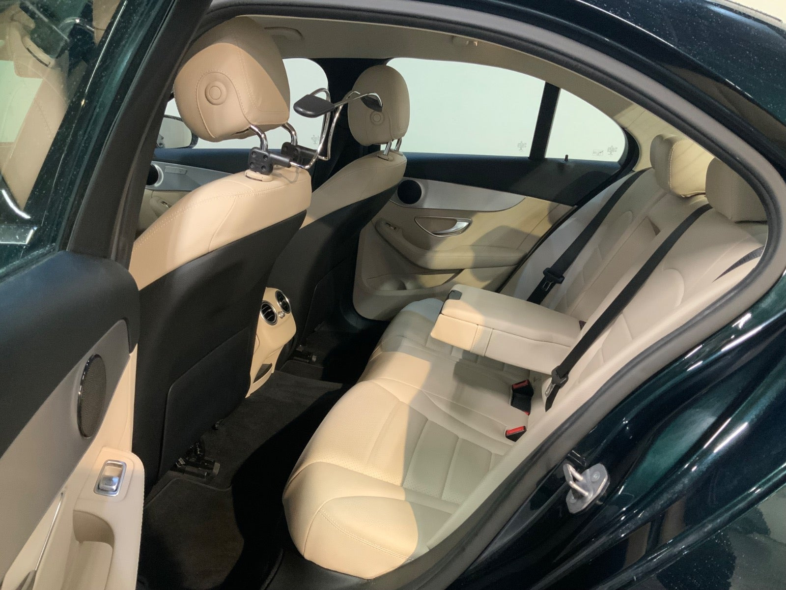 Grøn Mercedes C220 d fra 2019