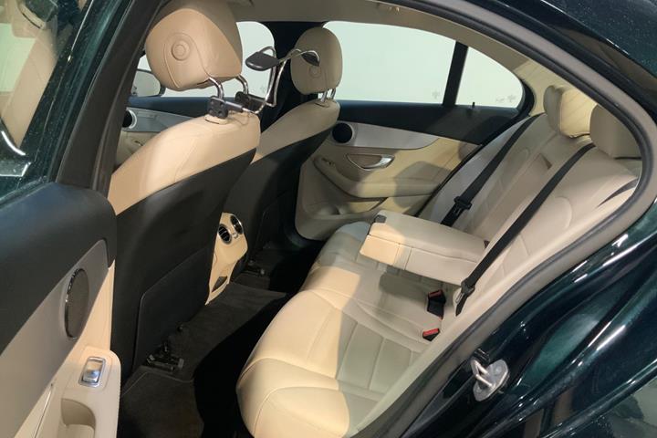 Grøn Mercedes C220 d fra 2019