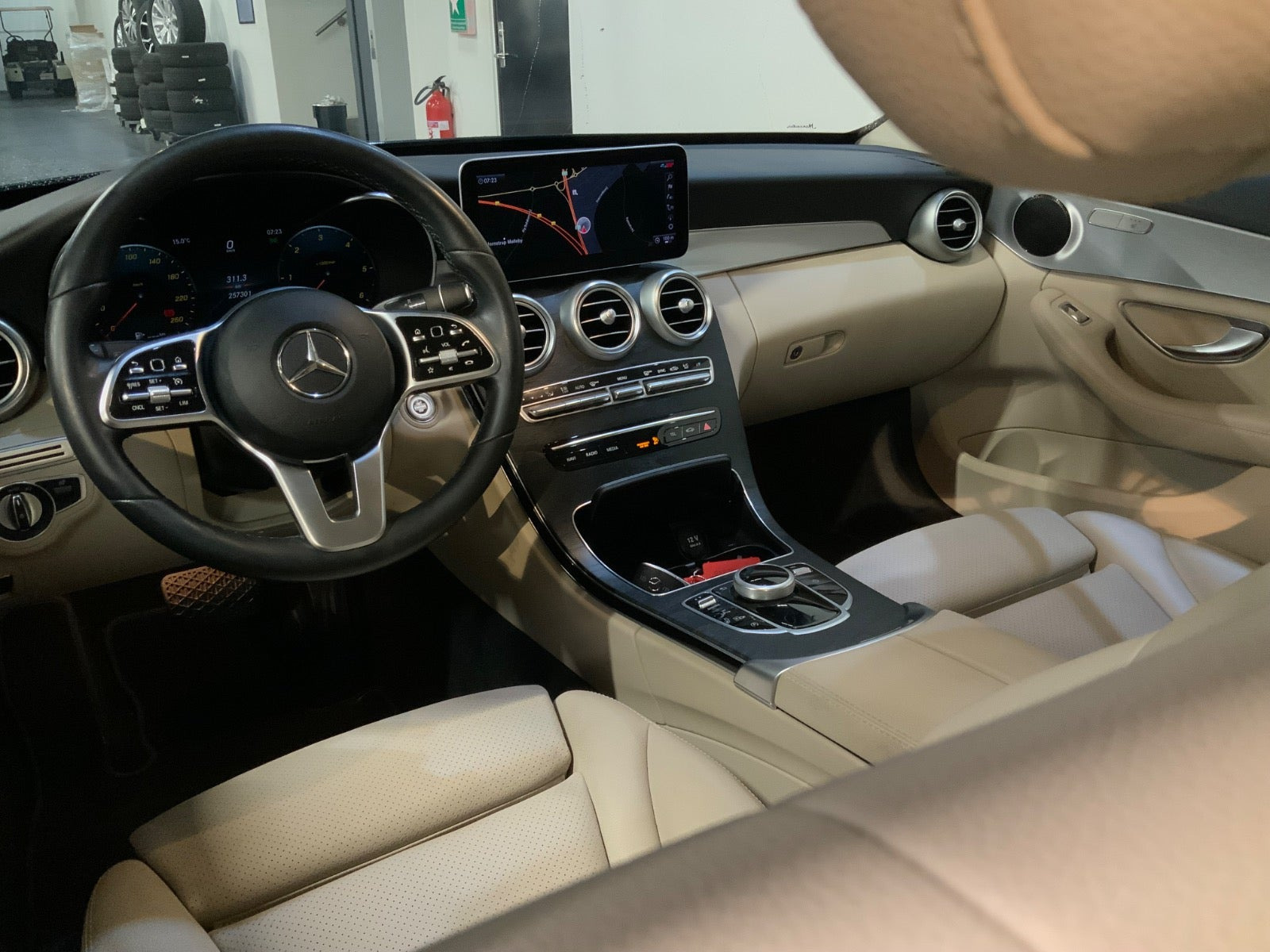 Grøn Mercedes C220 d fra 2019