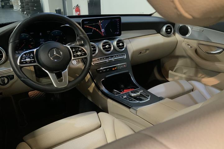 Grøn Mercedes C220 d fra 2019