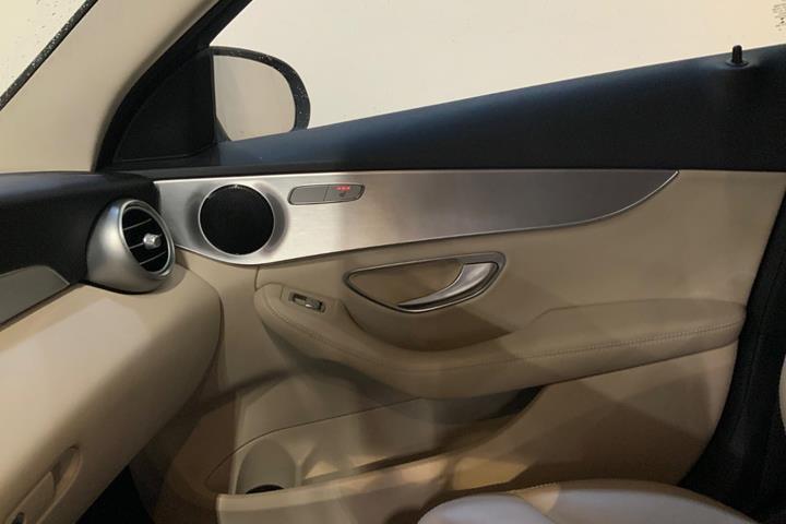 Grøn Mercedes C220 d fra 2019