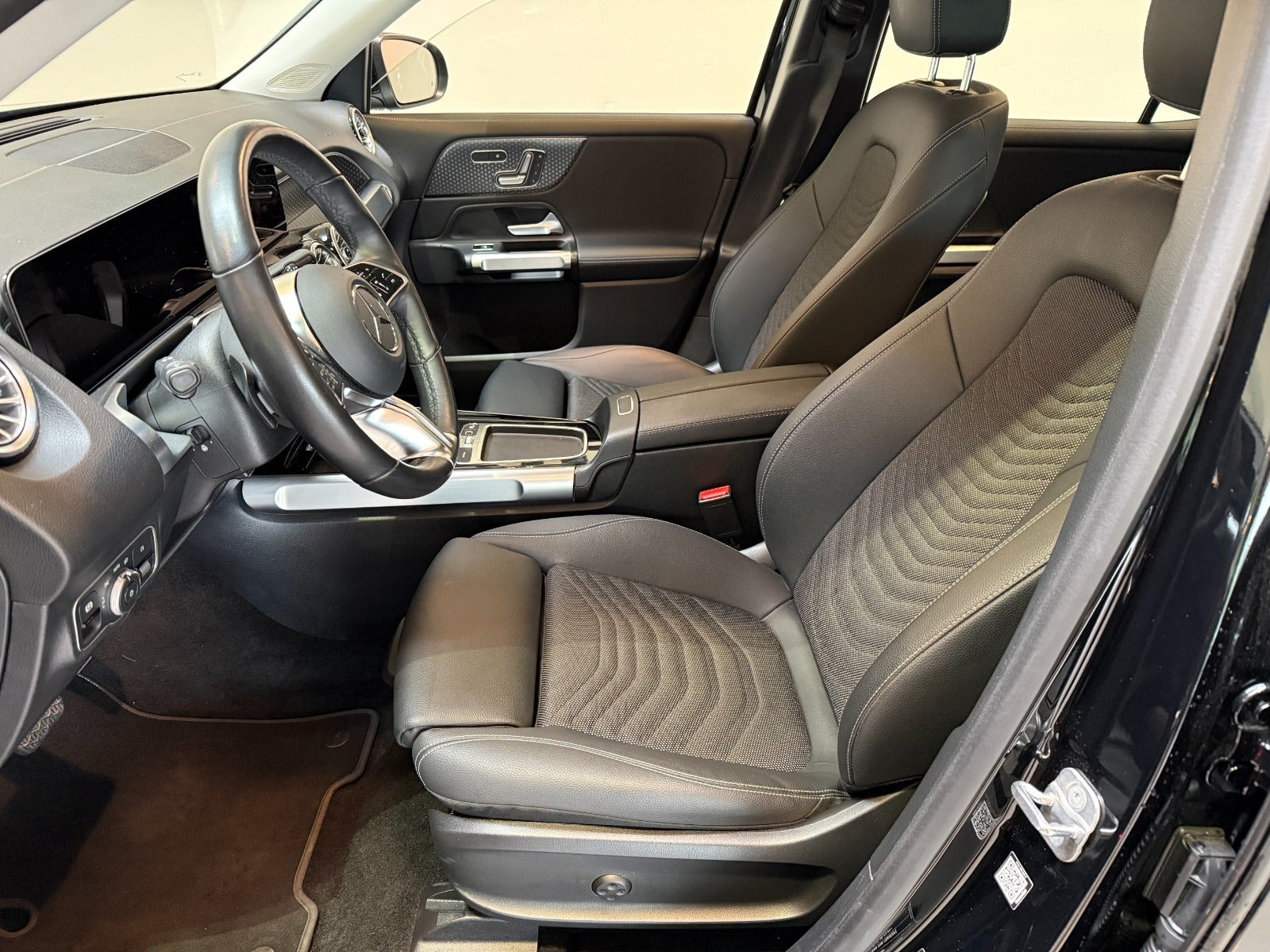 undefined Mercedes EQB300 fra 2024