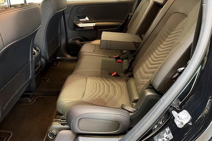 undefined Mercedes EQB300 fra 2024