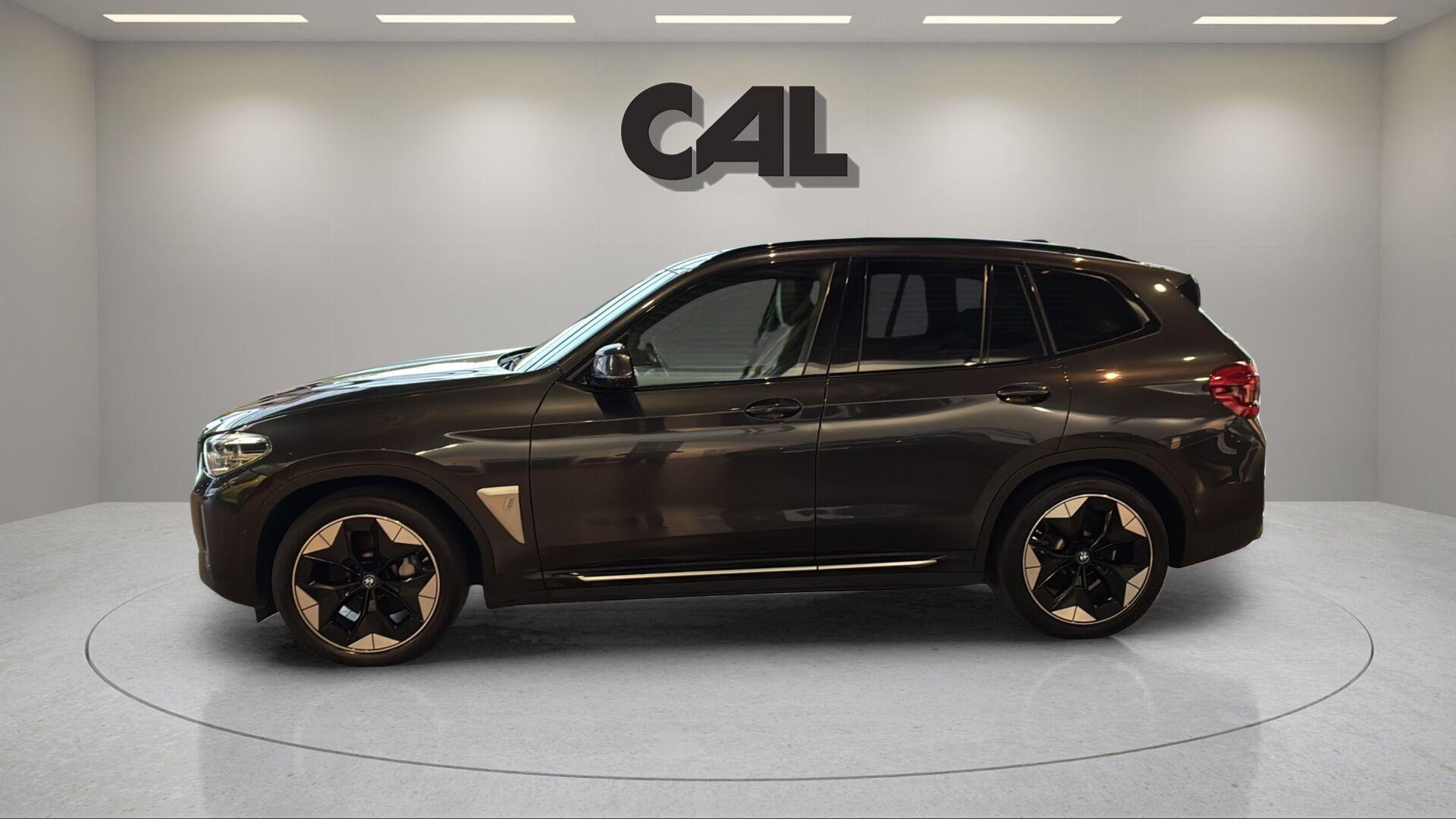 Grå BMW iX3 fra 2021