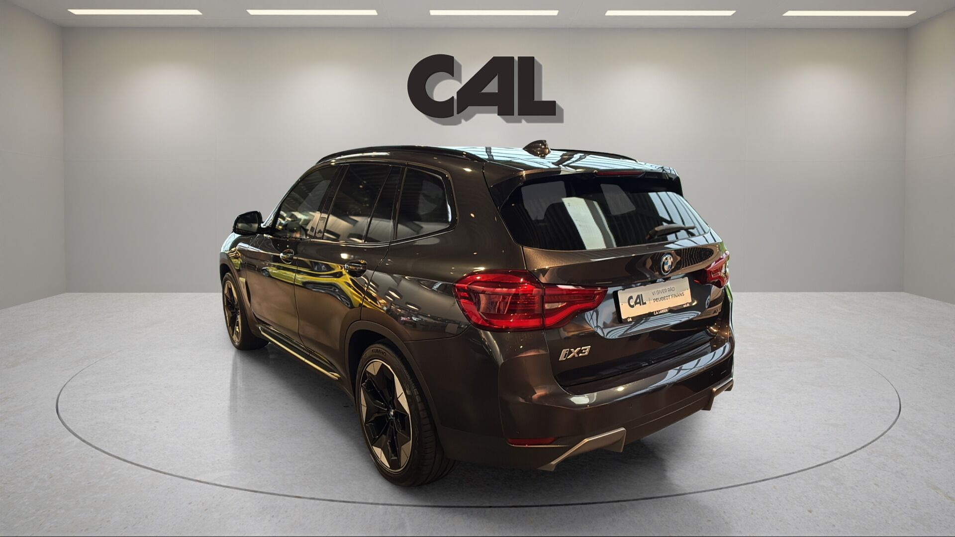 Grå BMW iX3 fra 2021