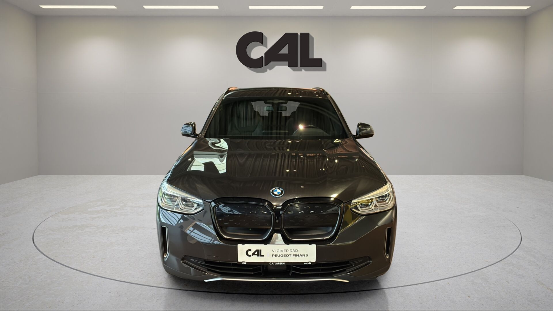 Grå BMW iX3 fra 2021