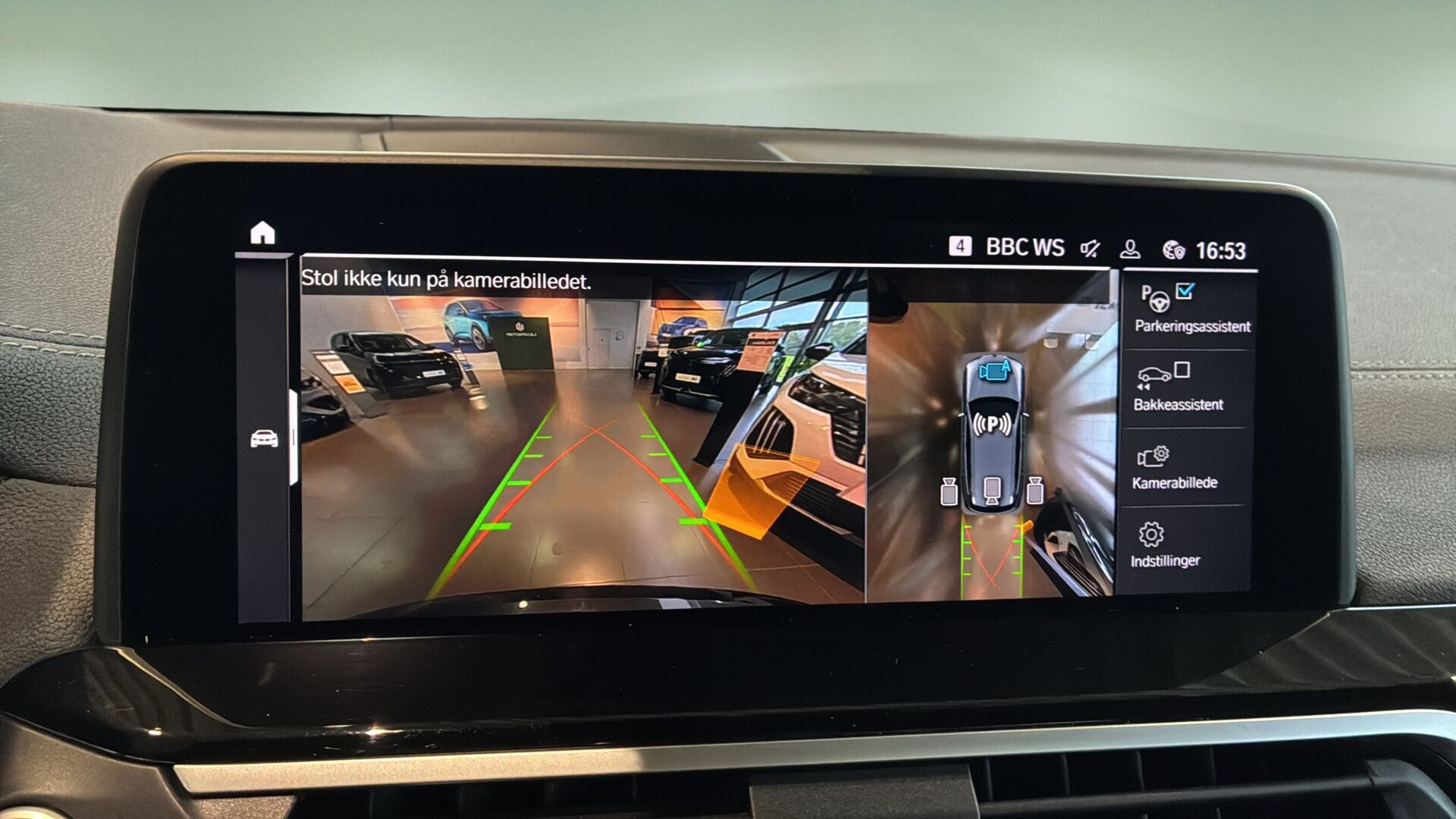Grå BMW iX3 fra 2021