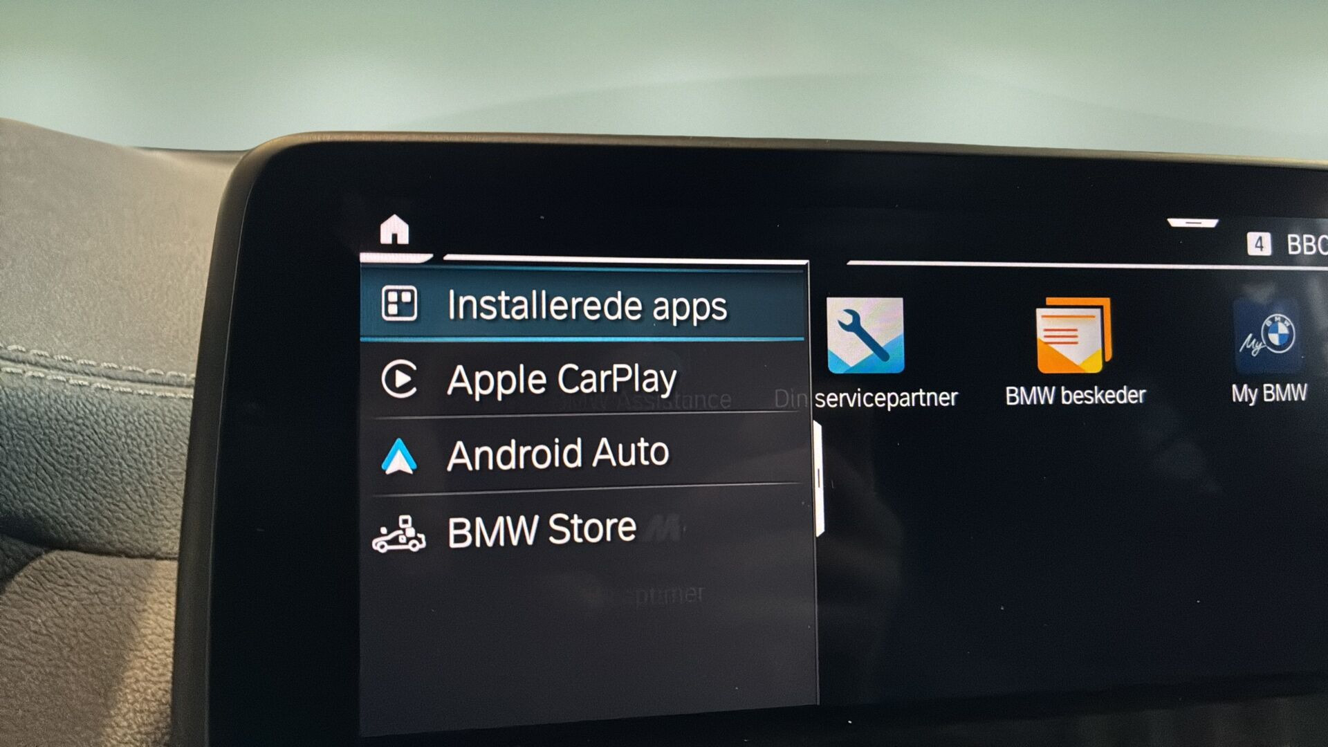 Grå BMW iX3 fra 2021