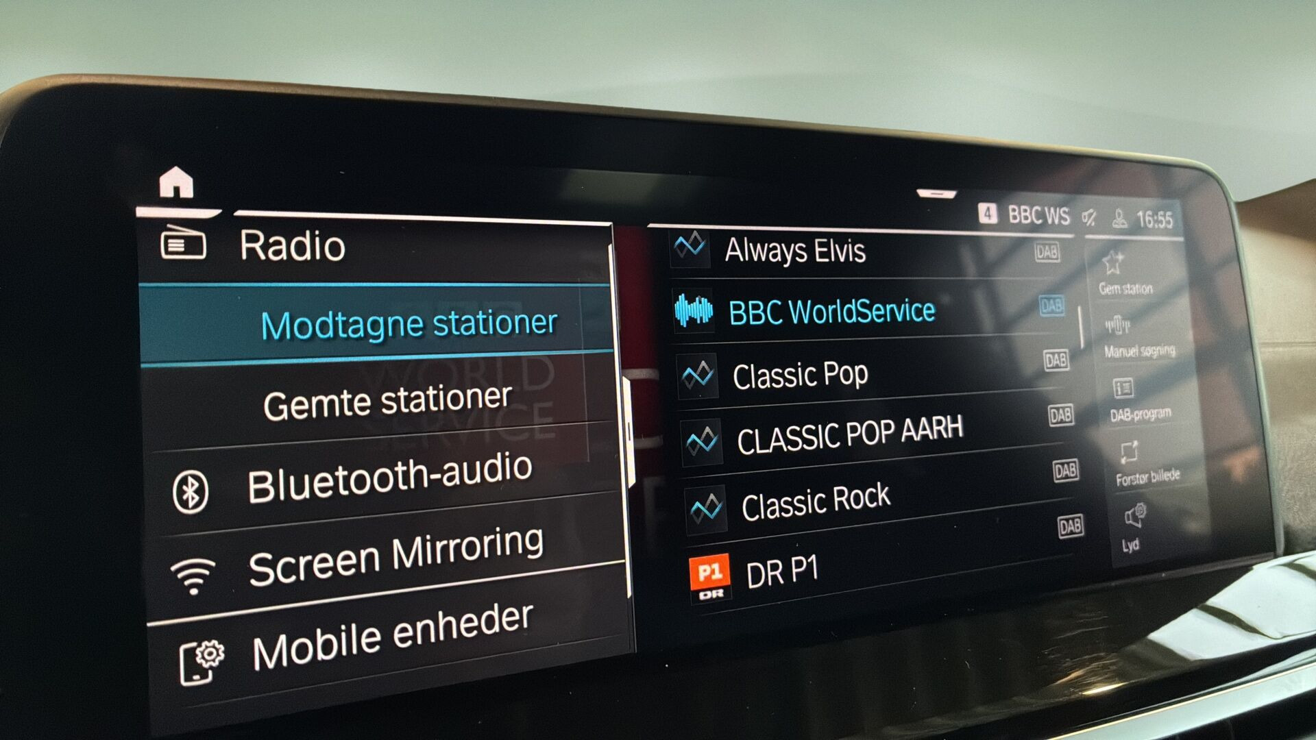 Grå BMW iX3 fra 2021