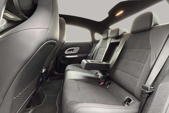 Sort Mercedes CLA250+ fra 2026