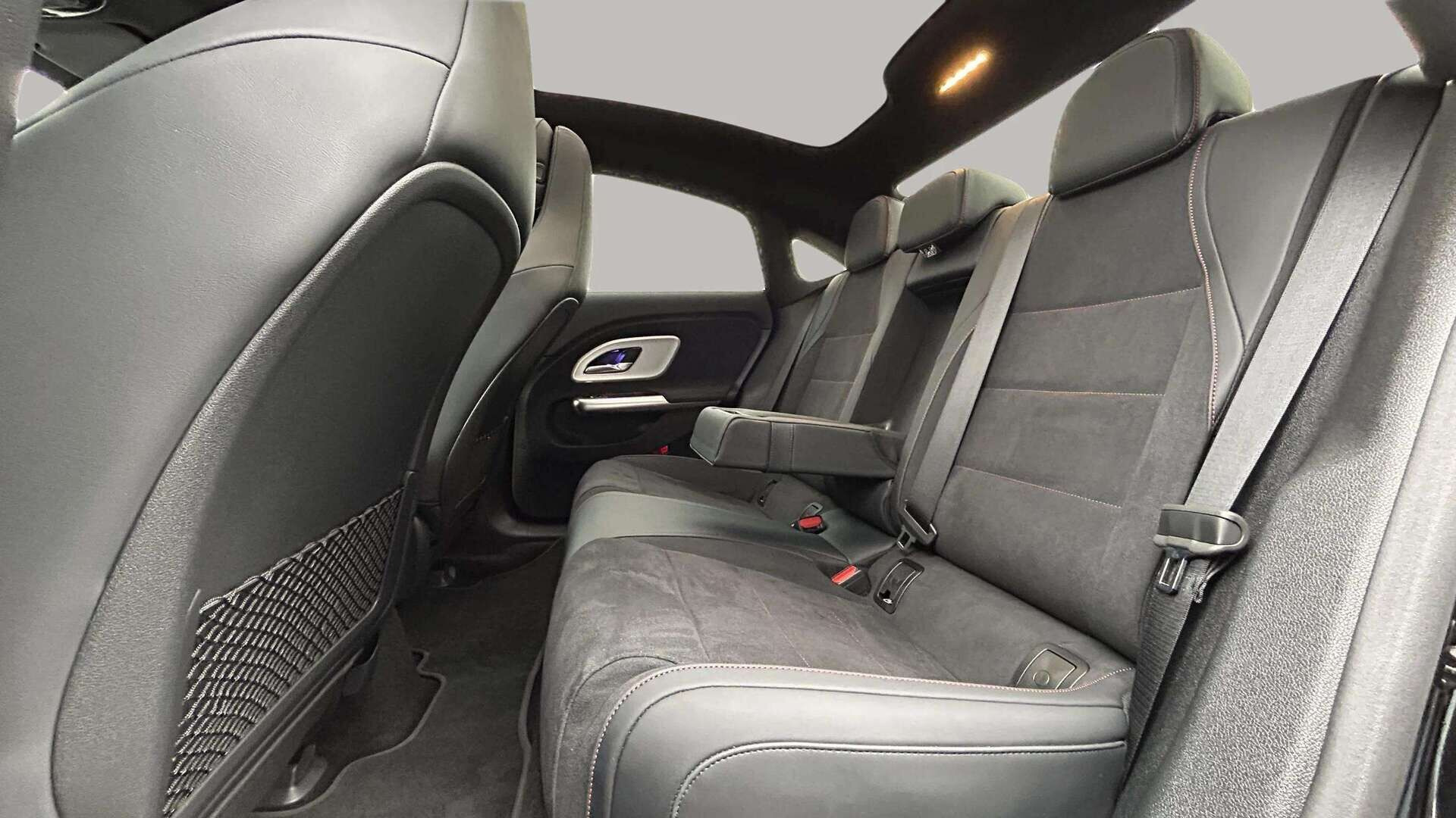 Sort Mercedes CLA250+ fra 2025