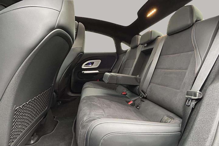 Sort Mercedes CLA250+ fra 2025