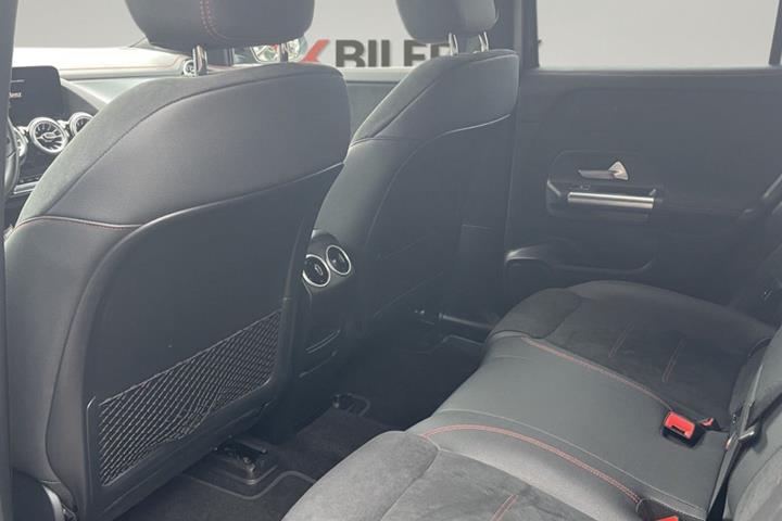 Sort Mercedes EQA250+ fra 2023