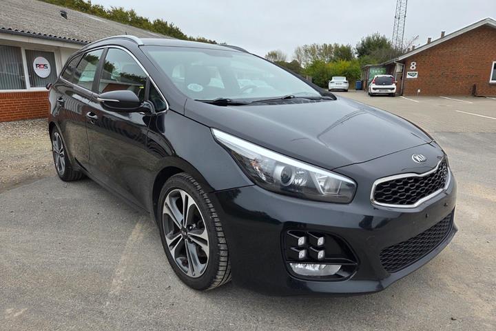 Sort Kia Ceed fra 2016 set udefra