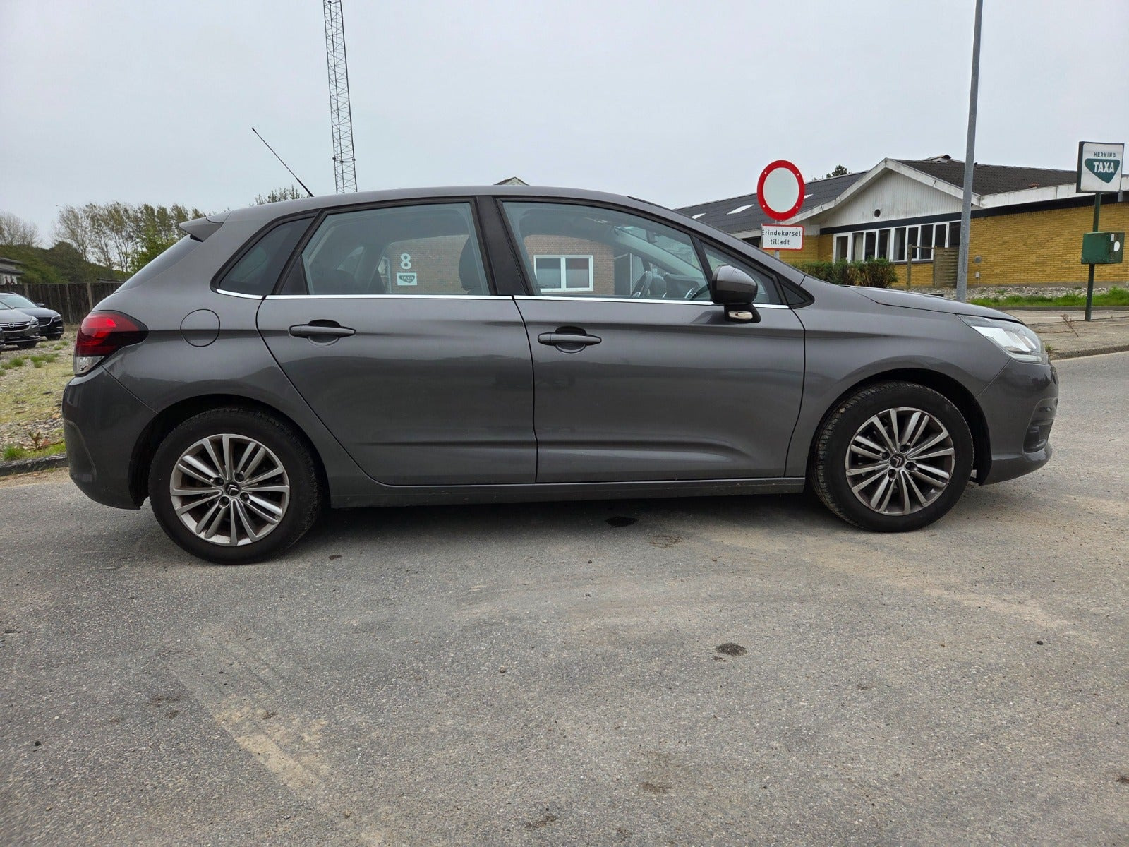Grå Citroën C4 fra 2017