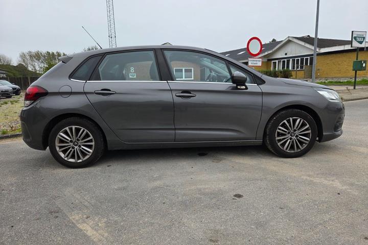Grå Citroën C4 fra 2017