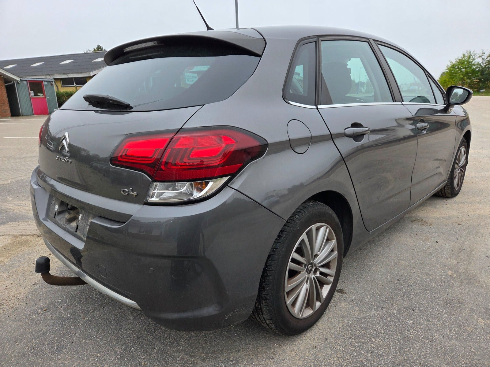 Grå Citroën C4 fra 2017