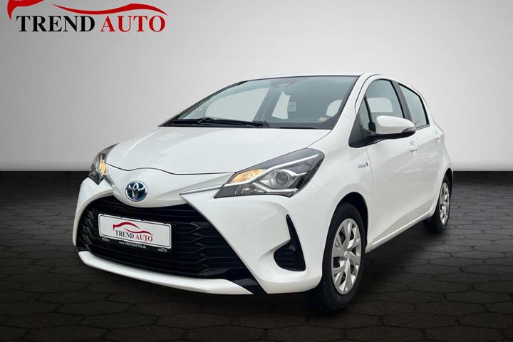 Hvid Toyota Yaris fra 2018 set udefra