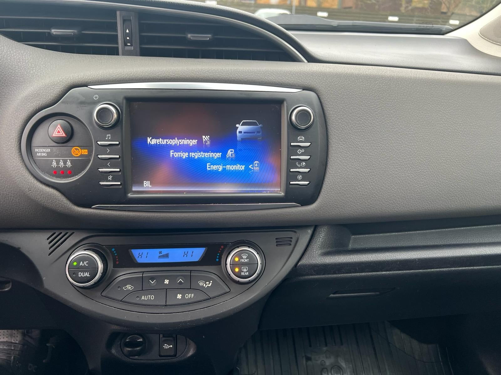 Hvid Toyota Yaris fra 2018