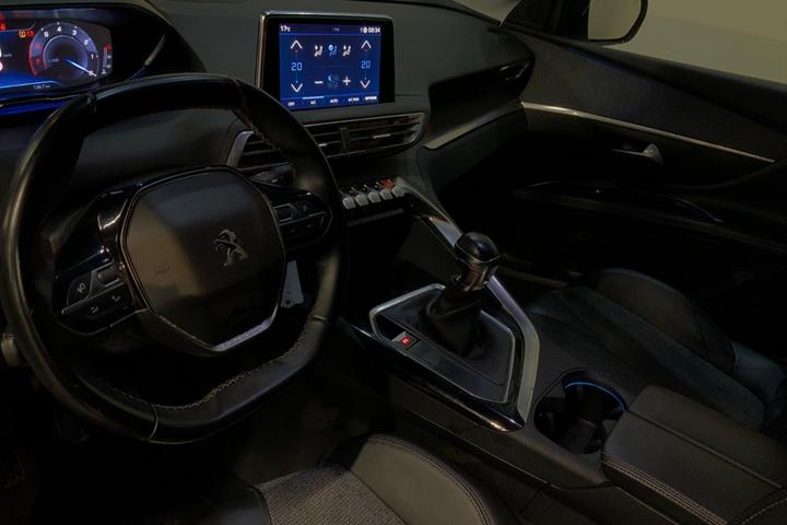 Hvid Peugeot 5008 fra 2019