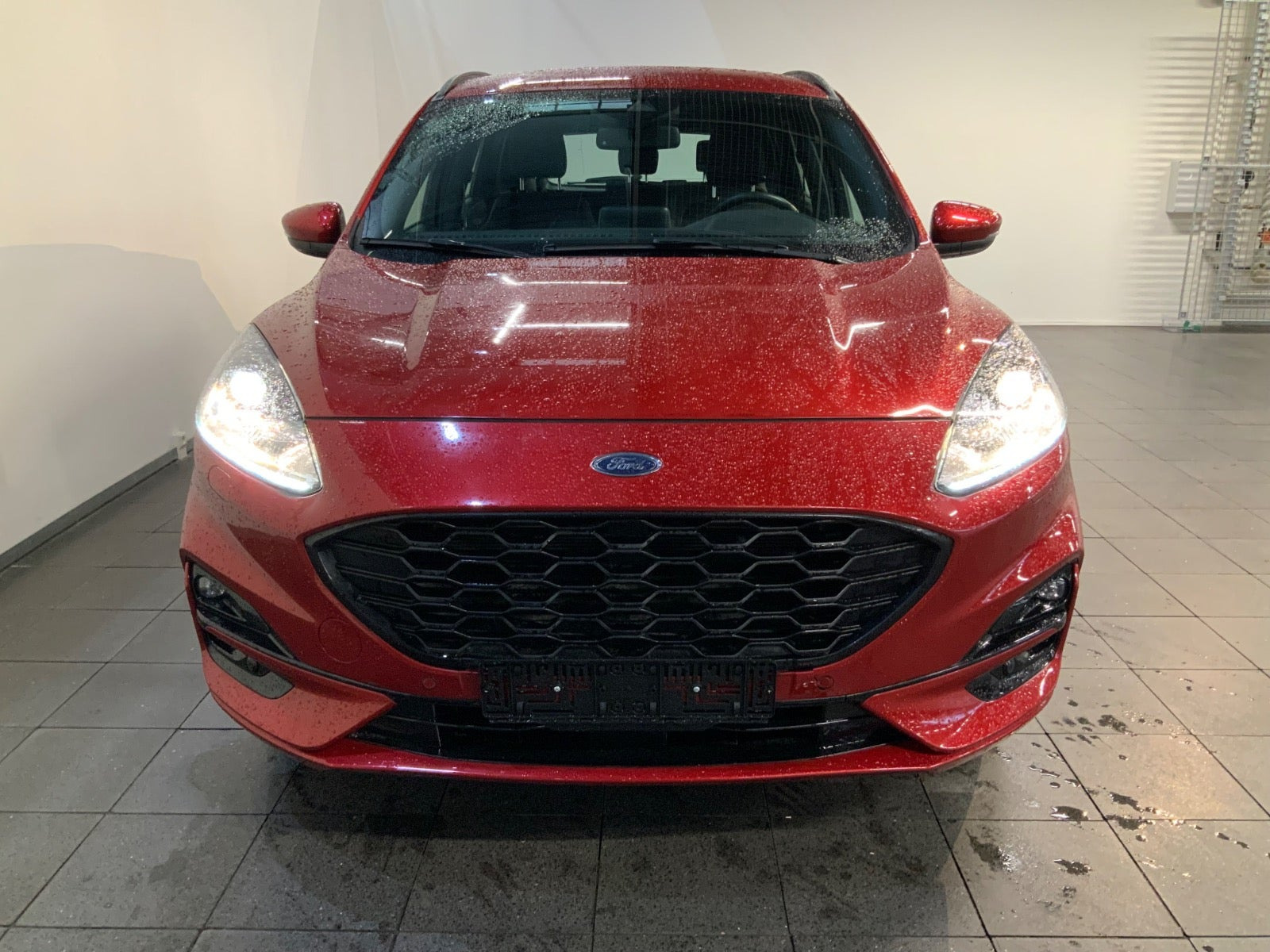 Rød Ford Kuga fra 2021