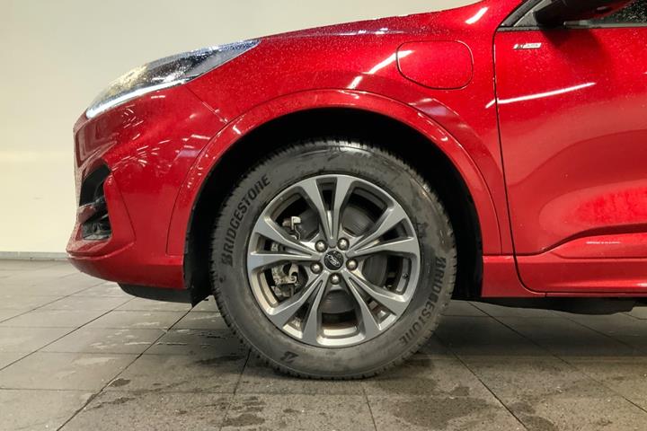 Rød Ford Kuga fra 2021