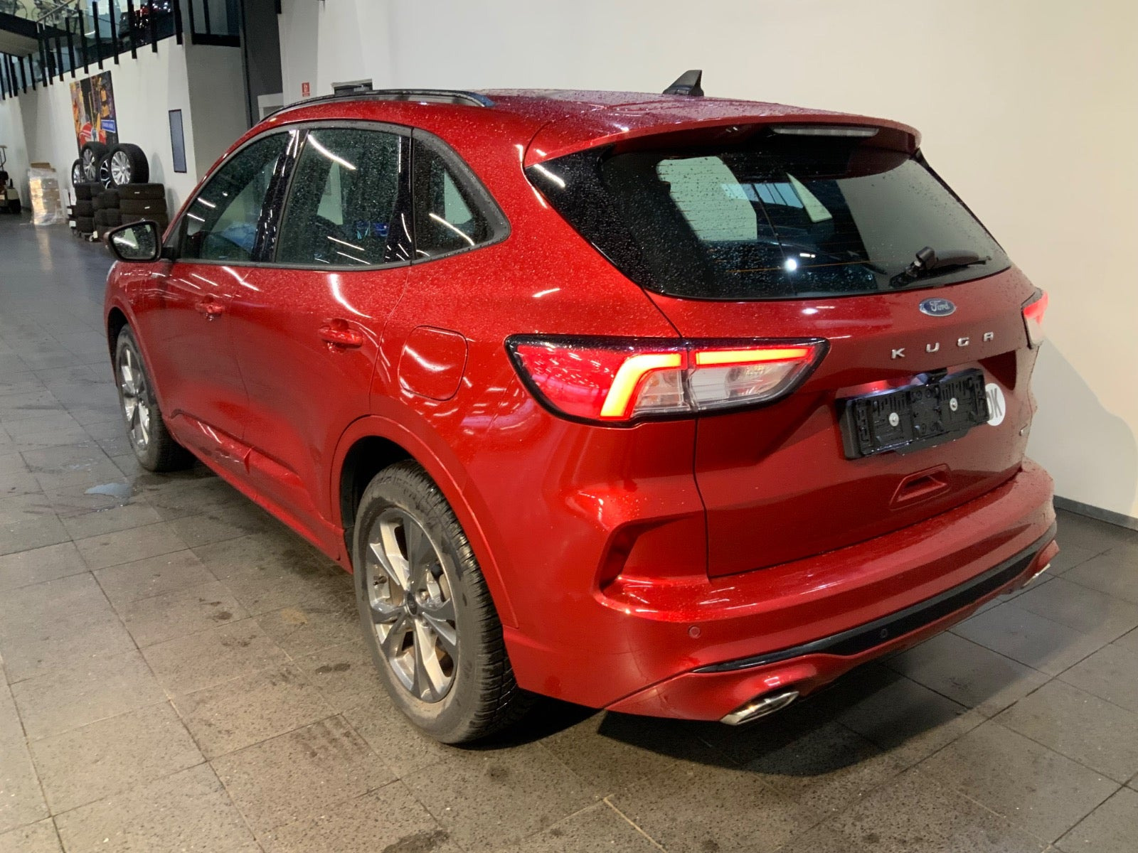Rød Ford Kuga fra 2021
