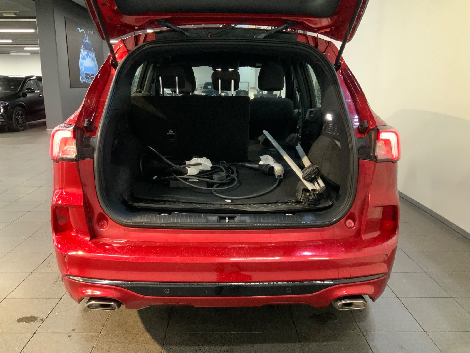 Rød Ford Kuga fra 2021